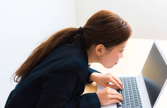 治らないと思っている猫背｜姿勢根本改善の独自療法｜名古屋丸の内 おざ鍼灸院・整体院