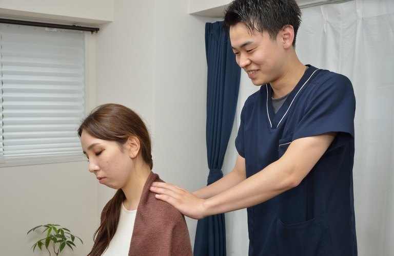 胸郭出口症候群の痛み、しびれに鍼治療｜姿勢を改善して根本解消する施術法｜名古屋市中区 おざ鍼灸院